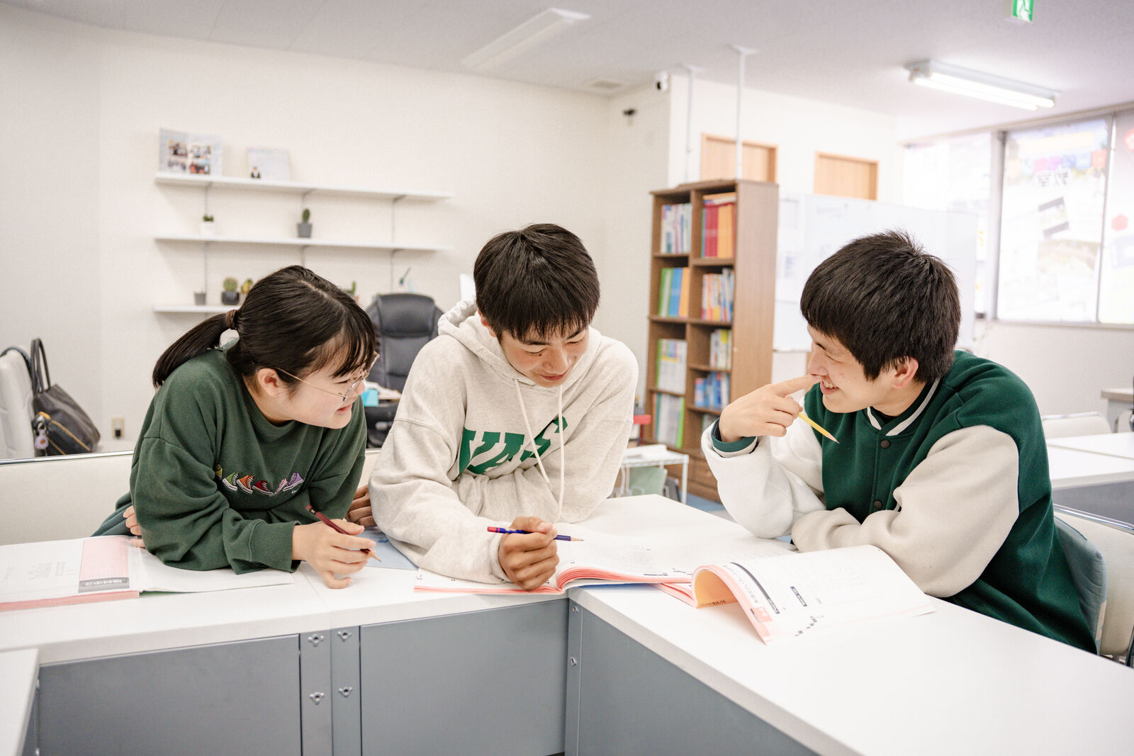 生徒同士で学び合う